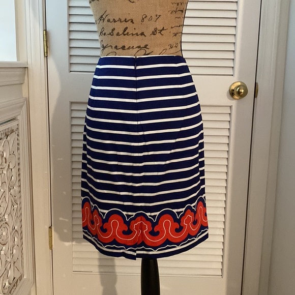 Vineyard Vines Striped Skirt. Size 8. Navy with White Stripes with Detailing - Picture 4 of 10
